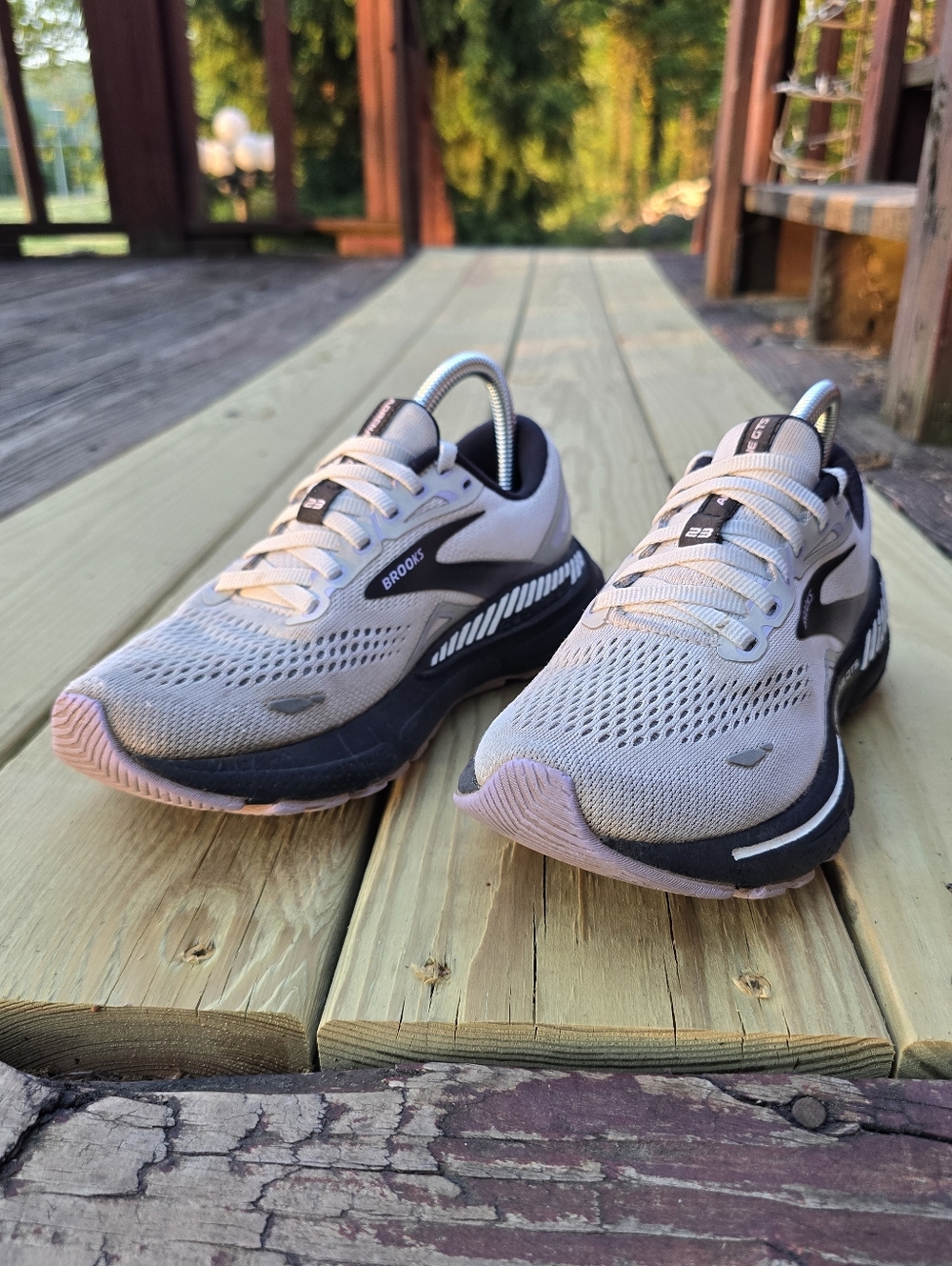 Brooks Adrenaline GTS 23 Womens Running Shoes Gray Athletic Sneaker Size 6.5B